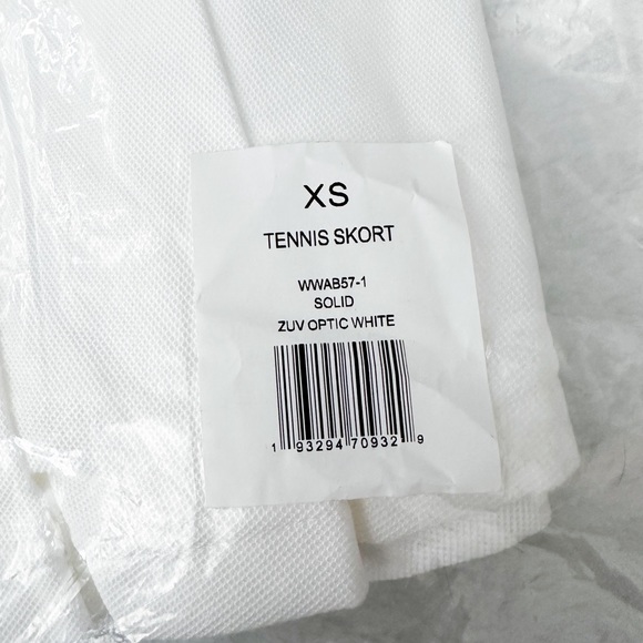 NWT- WEWOREWHAT Pleated High-Rise Stretch-Woven Tennis Skort -
Optic White - Picture 8 of 13